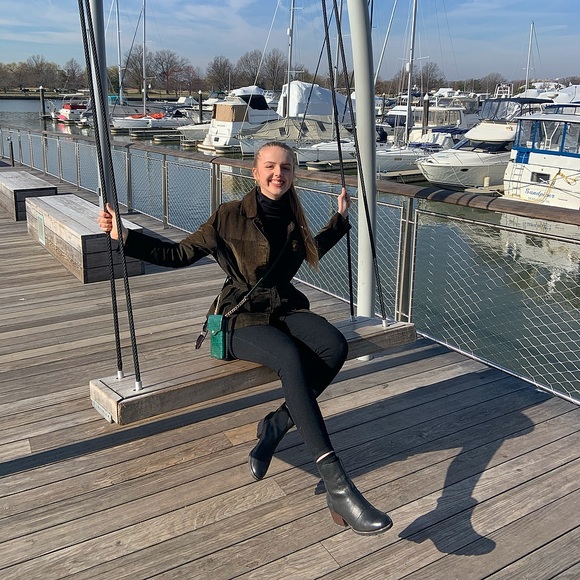 Meet your Posher, Madeline - Picture 1 of 1